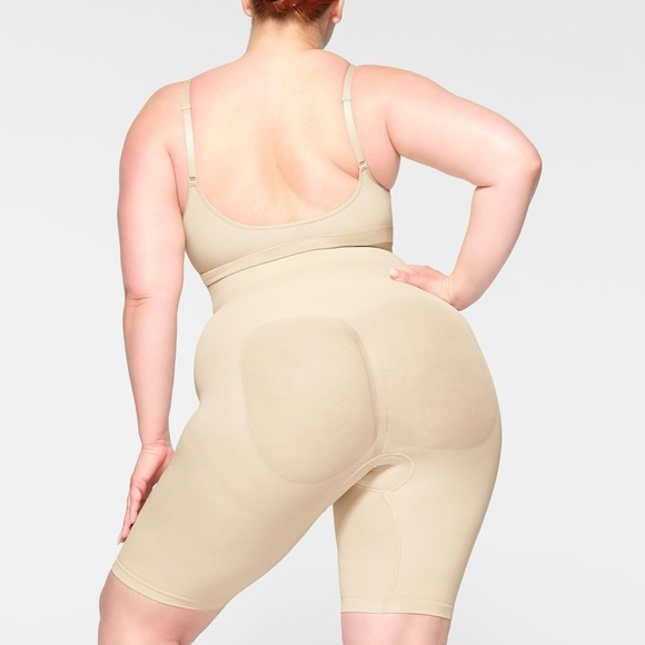 SKIMS High-Waisted Shapewear ABOVE THE KNEE Shorts - Tan - Picture 4 of 6